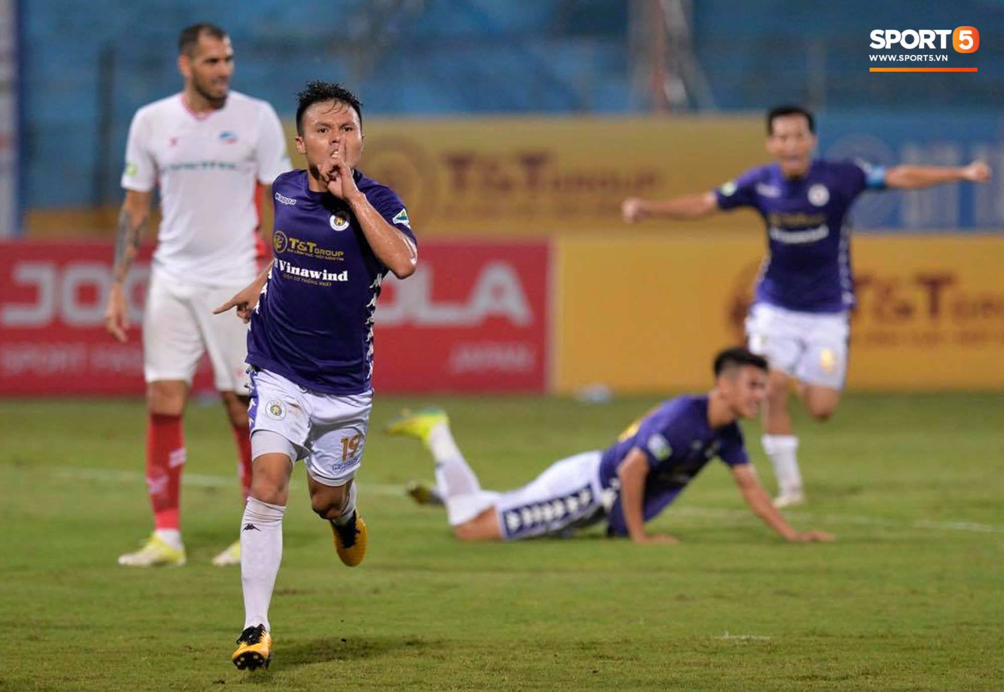 Không cản được Quang Hải, Tiến Dũng và Quế Ngọc Hải đừng mơ vô địch V.League 2020 - Ảnh 2. Không cản được Quang Hải, Tiến Dũng và Quế Ngọc Hải đừng mơ vô địch V.League 2020 - Ảnh 2.
