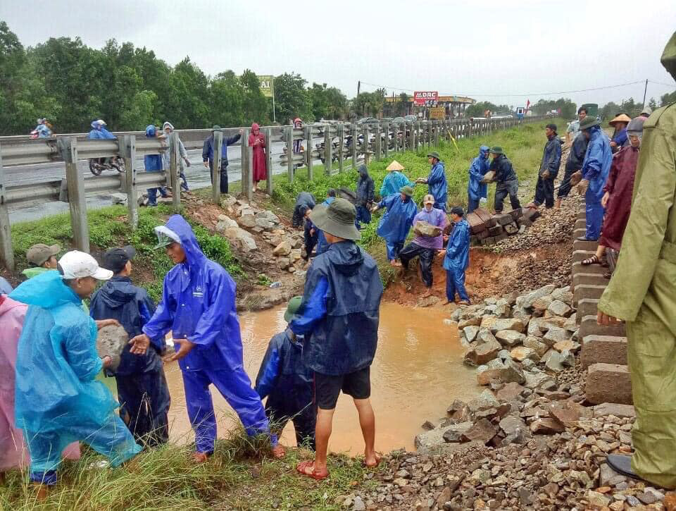 Thiệt hại của ngành đường sắt do cơn bão số 9 - Ảnh 3.