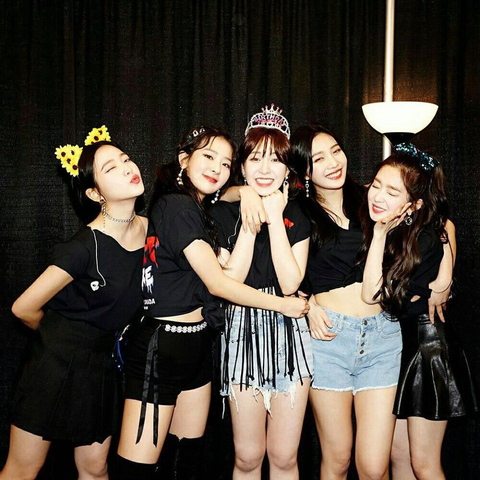 Giữa bão scandal, fan Red Velvet tung bằng chứng dập lại cư dân mạng về mối quan hệ của Irene và các thành viên - Ảnh 2. Giữa bão scandal, fan Red Velvet tung bằng chứng dập lại cư dân mạng về mối quan hệ của Irene và các thành viên - Ảnh 2.