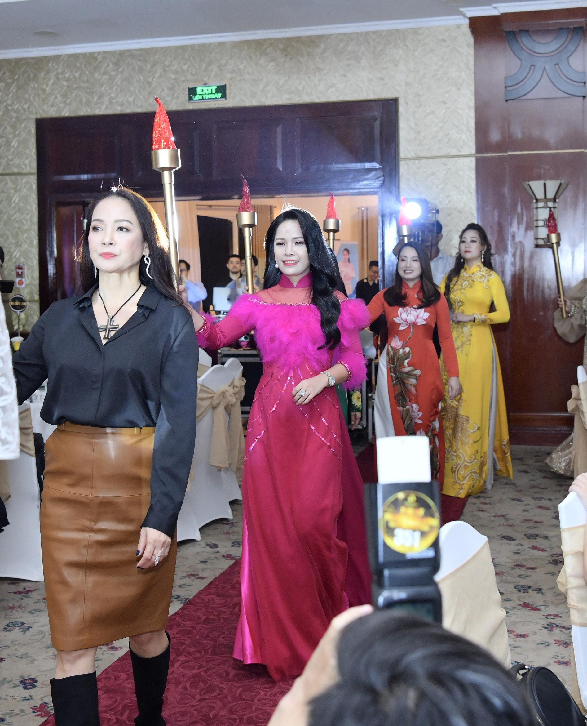 Đại sứ Happy Women Trần Thị An (An Nhiên) đại diện 5000 nữ lãnh đạo thắp lửa truyền cảm hứng - hướng về miền trung - Ảnh 2.