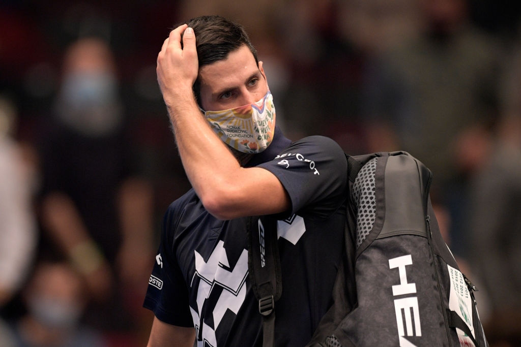 Djokovic thua sốc: Lần đầu tiên trong sự nghiệp thất bại nặng nề trước tay vợt nhận vé vớt - Ảnh 1.