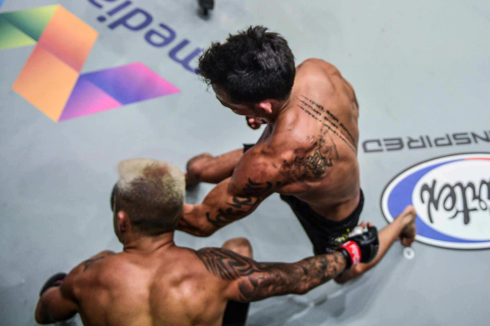 Chùm ảnh: Thành Lê hạ knock-out Martin Nguyễn, trở thành nhà vua mới tại hạng lông của ONE Championship - Ảnh 4.