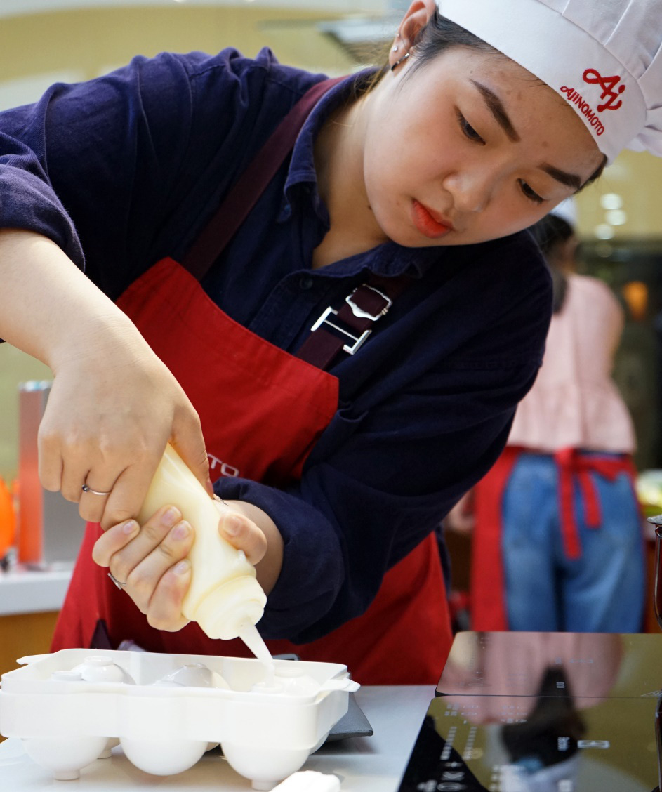 Hào hứng làm bánh mochi con ngươi, trứng nhện chào Halloween - Ảnh 4.