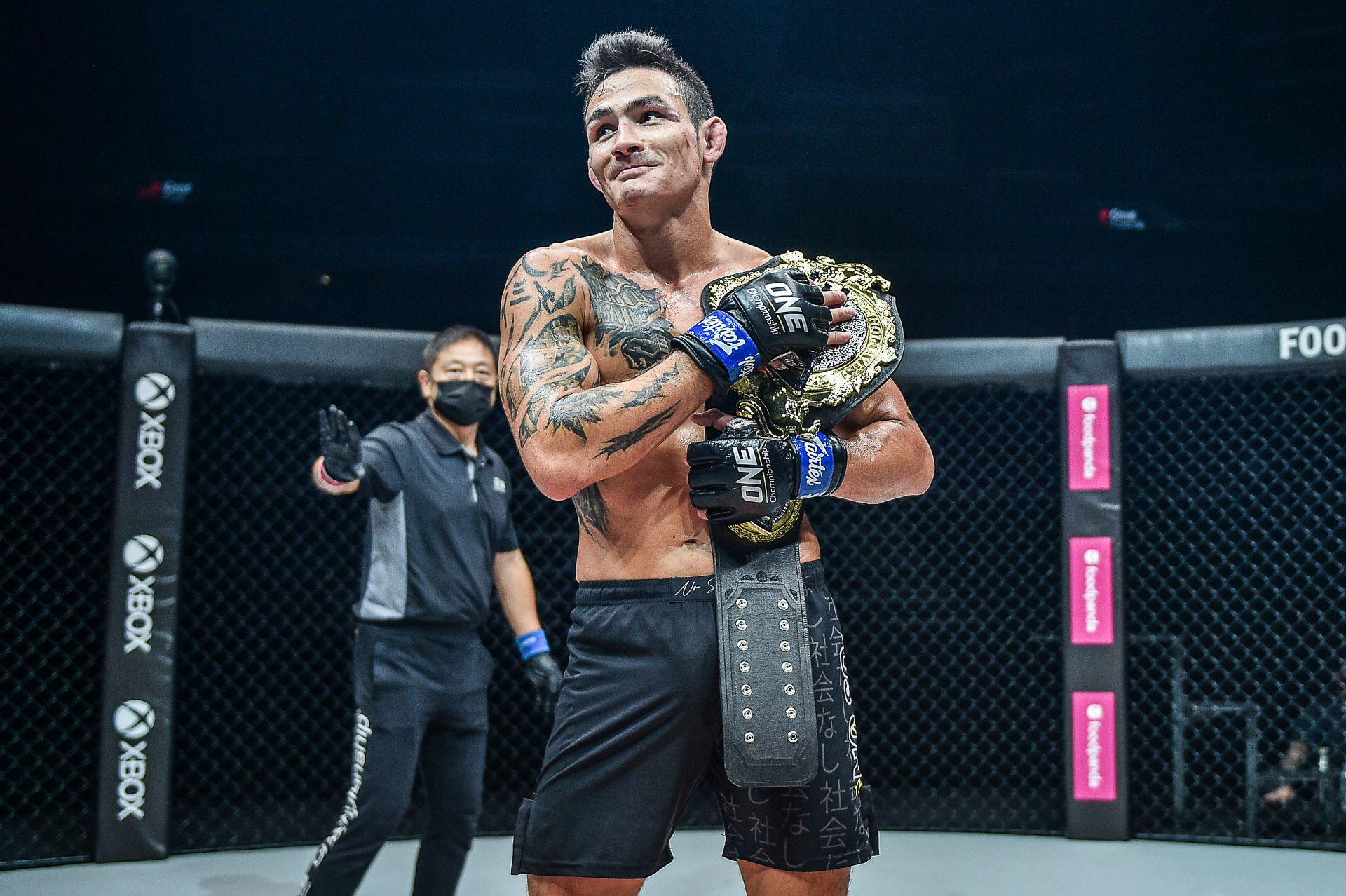 Chùm ảnh: Thành Lê hạ knock-out Martin Nguyễn, trở thành nhà vua mới tại hạng lông của ONE Championship - Ảnh 9.