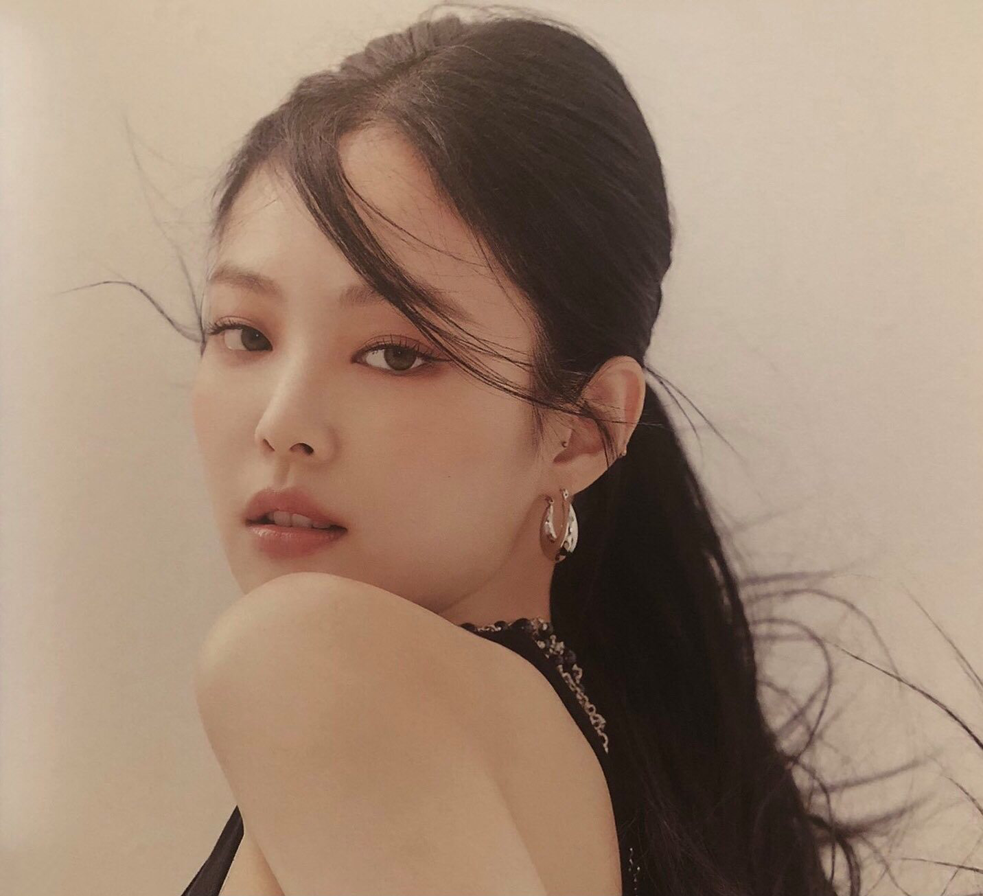 Knet ngất lịm vì nhan sắc xuất thần của Jennie trong album mới: Đẹp thế này, định soán ngôi visual của Jisoo hay gì? - Ảnh 2.