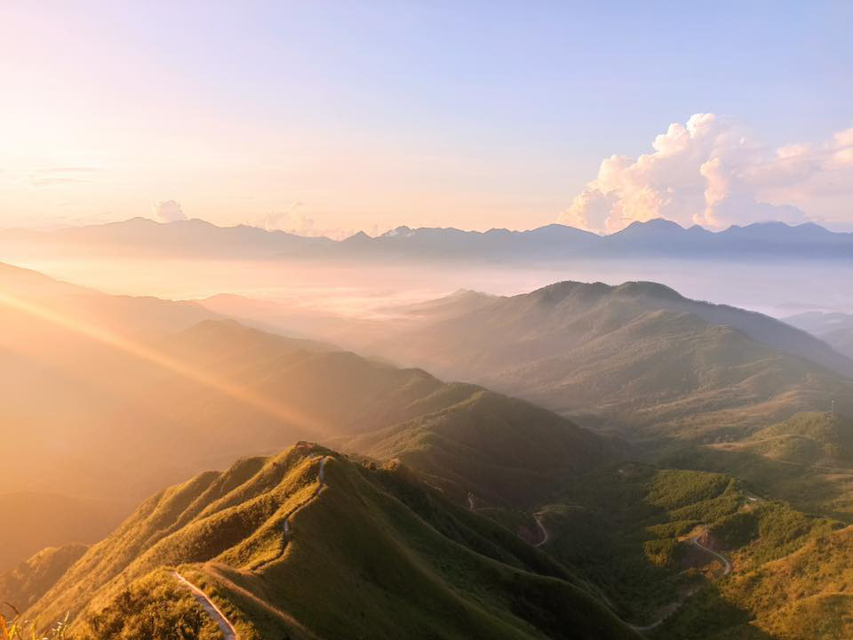 Cách Hà Nội chỉ 270 km, có một chốn núi rừng mang tên Bình Liêu dành cho người bận rộn: Cũng có ruộng bậc thang và đồng cỏ lau đẹp chẳng kém Hà Giang - Ảnh 2.