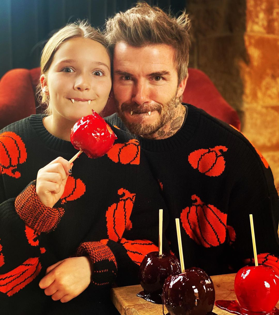 Điển trai quá cũng là cái khổ: David Beckham kỳ công lên đồ để dọa các fan ngày Halloween, các fan chẳng những không sợ lại còn thi nhau vào thả tim - Ảnh 1.