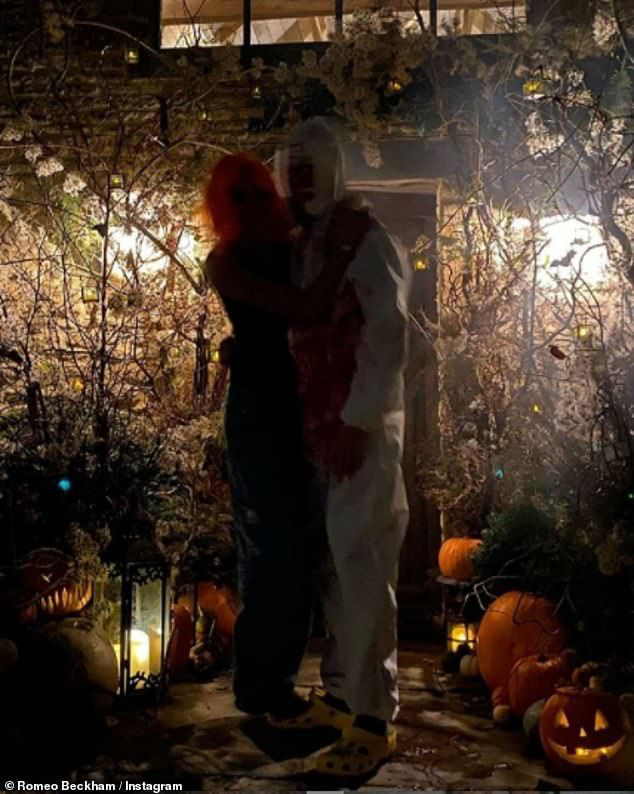 Điển trai quá cũng là cái khổ: David Beckham kỳ công lên đồ để dọa các fan ngày Halloween, các fan chẳng những không sợ lại còn thi nhau vào thả tim - Ảnh 3.