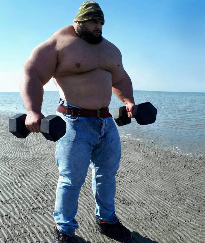 Bị &quot;Gorilla Kazakhstan&quot; khiêu khích, &quot;Hulk Iran&quot; bực tức, thề sẽ xử đẹp đối thủ - Ảnh 4.