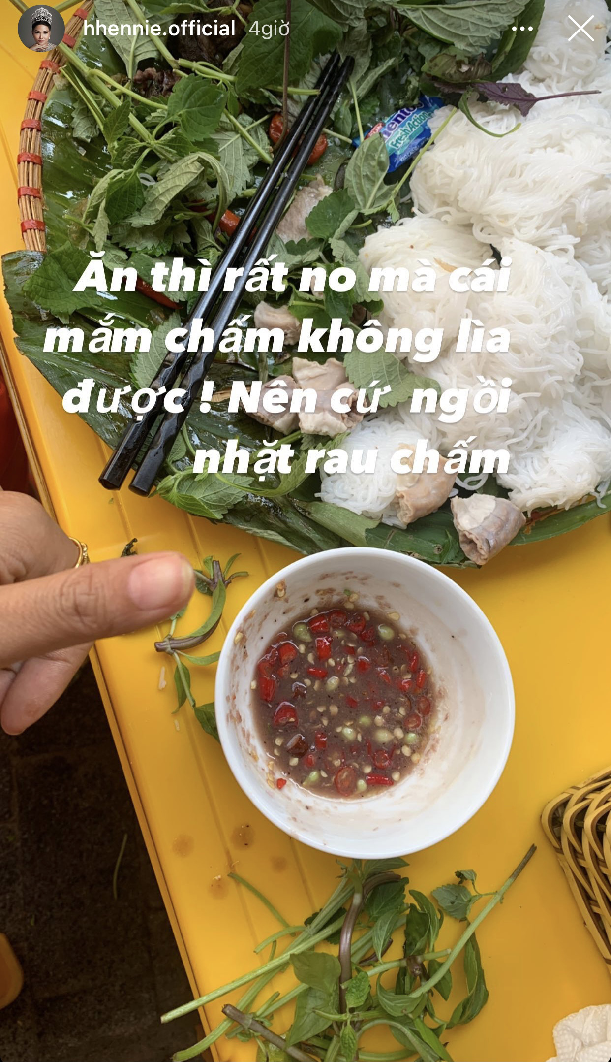 HHen Niê khoe đi Hà Nội xịn: mê mẩn loại củ đặc biệt, không ngại xin quả ở cây ven đường - Ảnh 3.