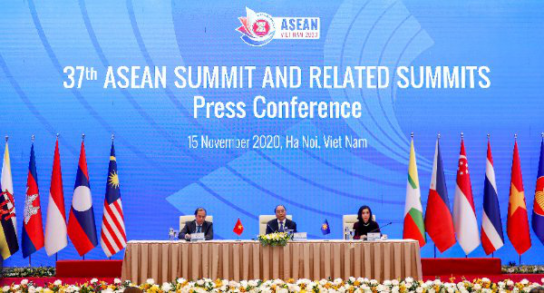 Thủ tướng Nguyễn Xuân Phúc: ASEAN 37 mở ra con đường mới, nâng tầm hợp tác ASEAN - Ảnh 1.