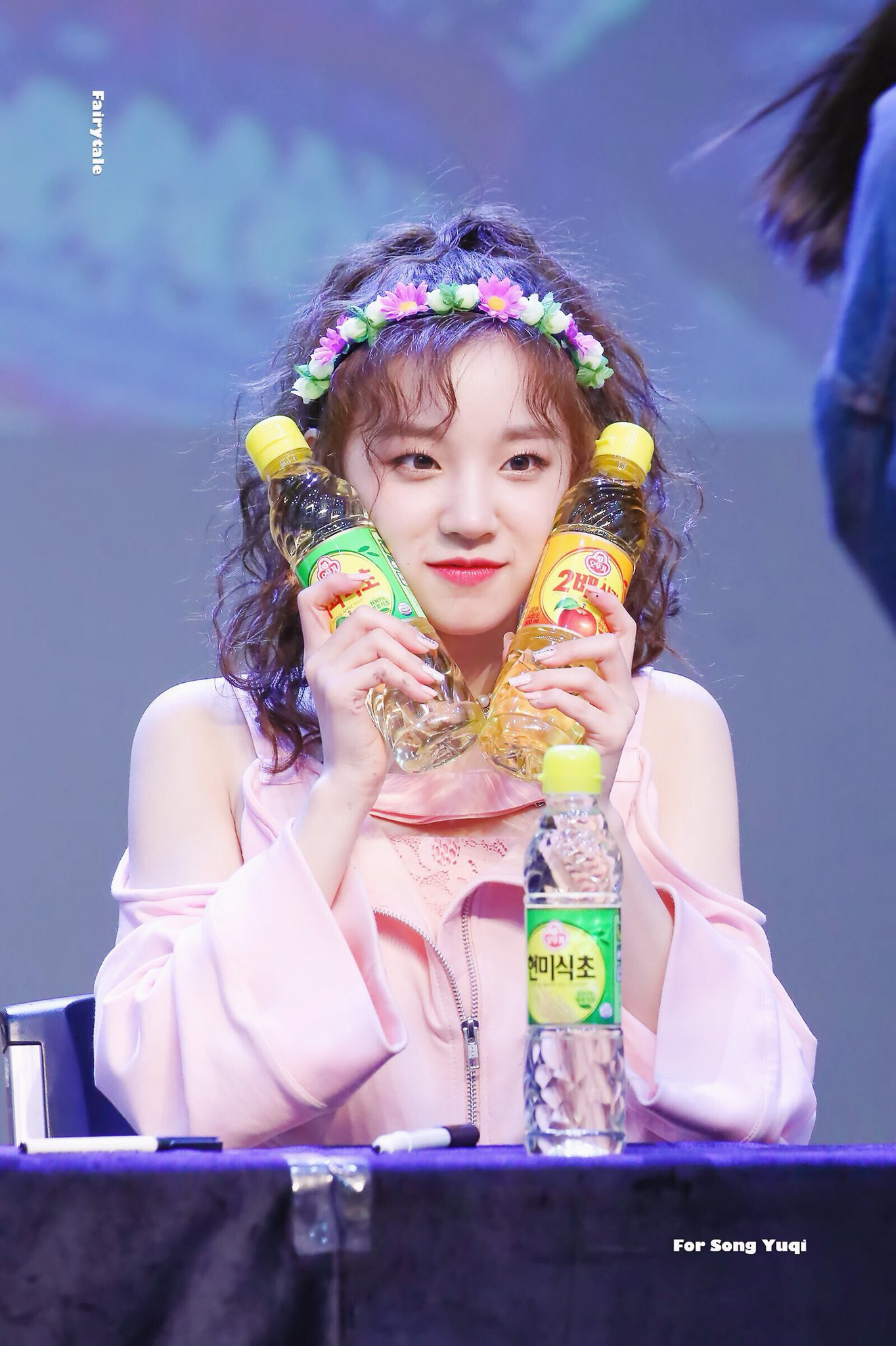 Yuqi nhóm (G)I-DLE gây sốc vì uống giấm như uống nước, fan nhiệt tình tặng hẳn mấy chai dùng dần - Ảnh 5.