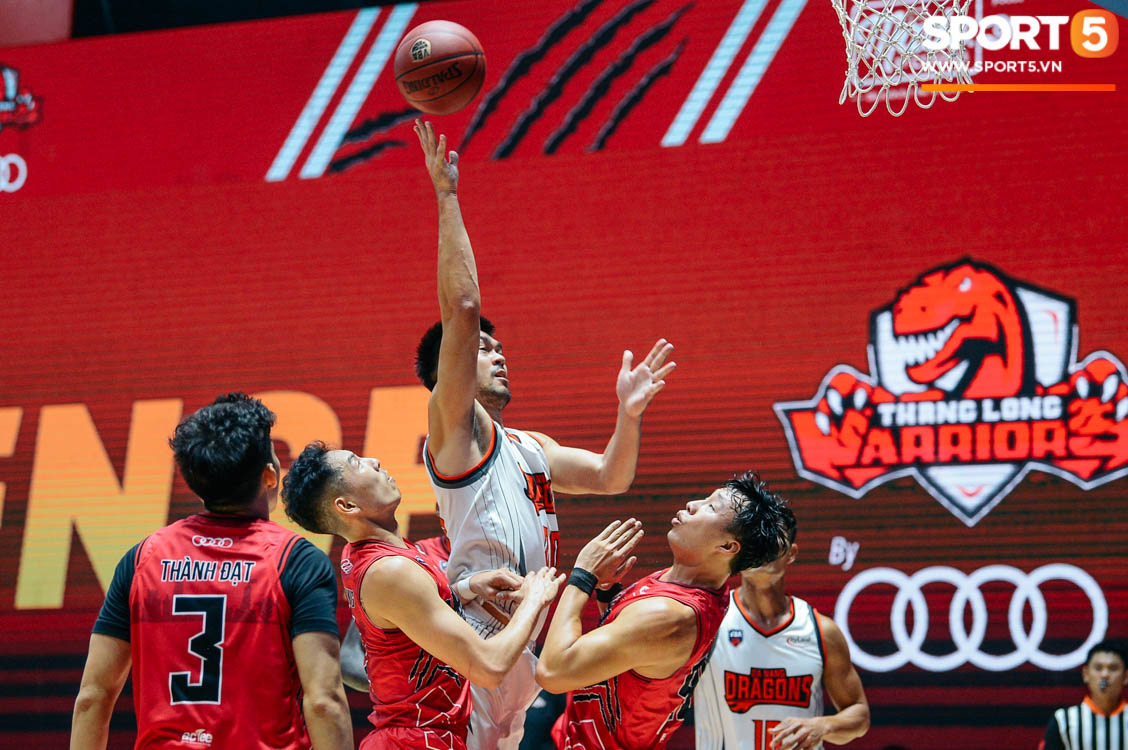 Darrell Miller tỏa sáng rực rỡ, Danang Dragons quật ngã Thang Long Warriors lần thứ 2 ở VBA 2020 - Ảnh 1.