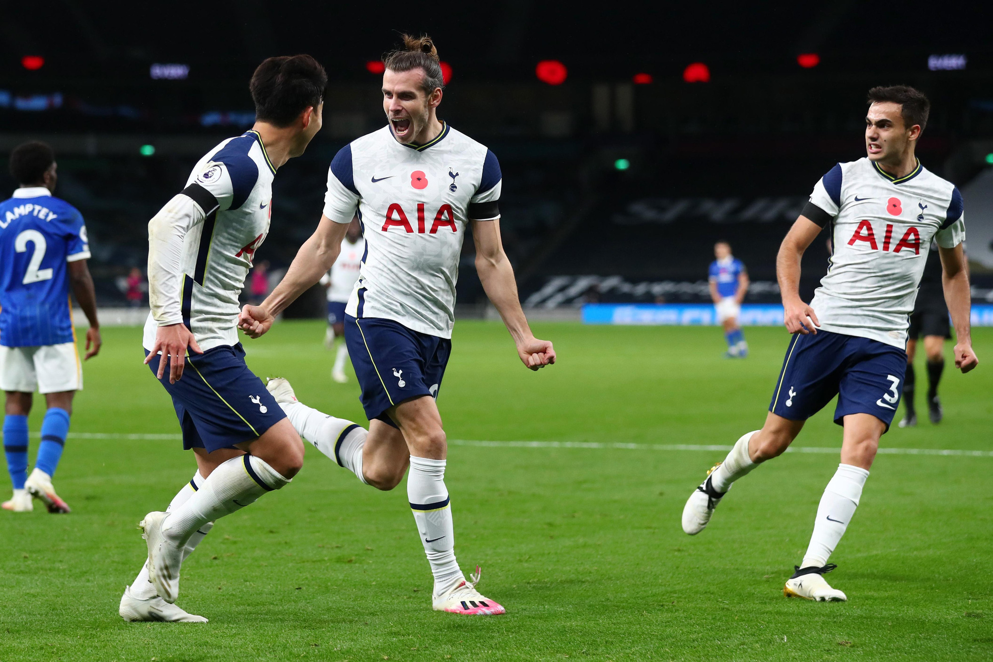 Mourinho &quot;cà khịa&quot; Real Madrid về cách đối xử Bale - Ảnh 2.