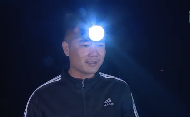 “Hái lộc trời” vào đêm, người dân ven biển thu hàng trăm triệu mỗi năm