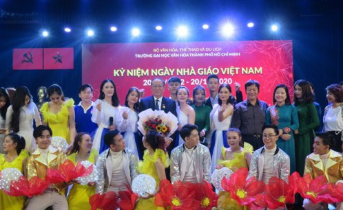Các trường kỷ niệm Ngày Nhà giáo Việt Nam 20/11 - Ảnh 4.