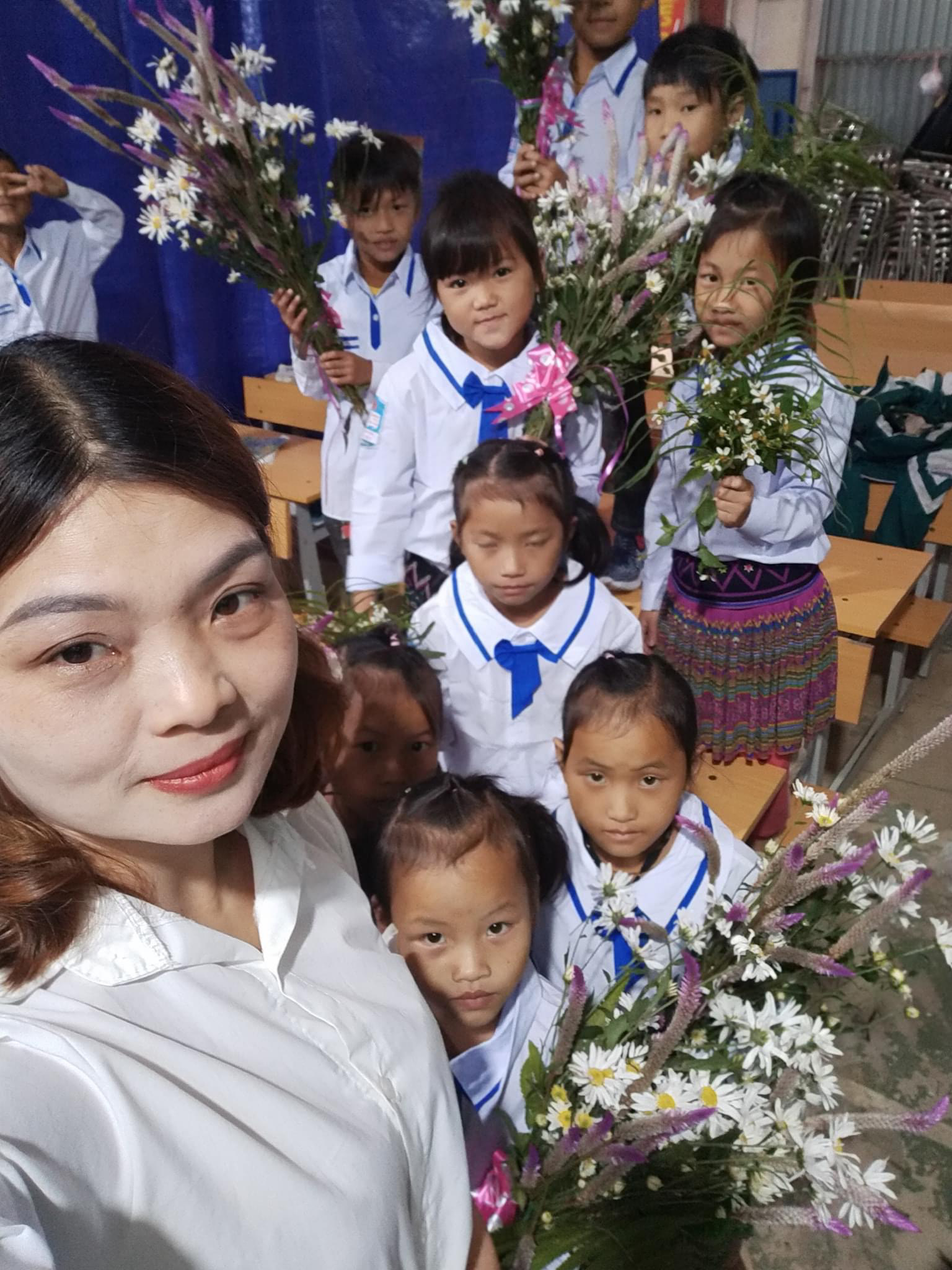 Món quà đẹp nhất của học sinh ngày 20/11 khiến cô giáo vùng cao vừa nhận đã rơi nước mắt - Ảnh 4. Món quà đẹp nhất của học sinh ngày 20/11 khiến cô giáo vùng cao vừa nhận đã rơi nước mắt - Ảnh 4.