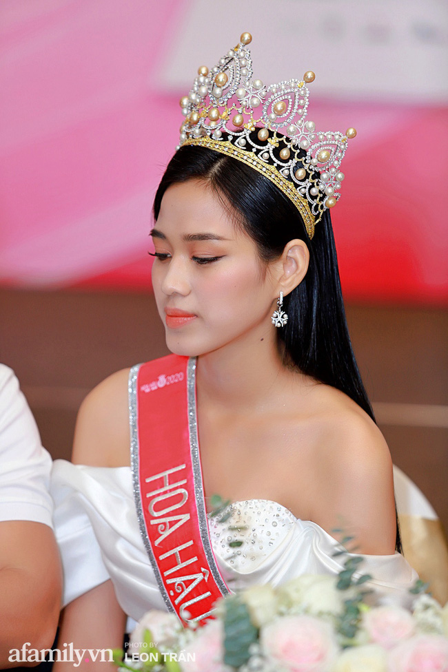 2 sắc son tô điểm nhan sắc cho nàng Tân Hoa hậu 19 tuổi: Ngay cả đêm chung kết Đỗ Thị Hà cũng diện  - Ảnh 2.