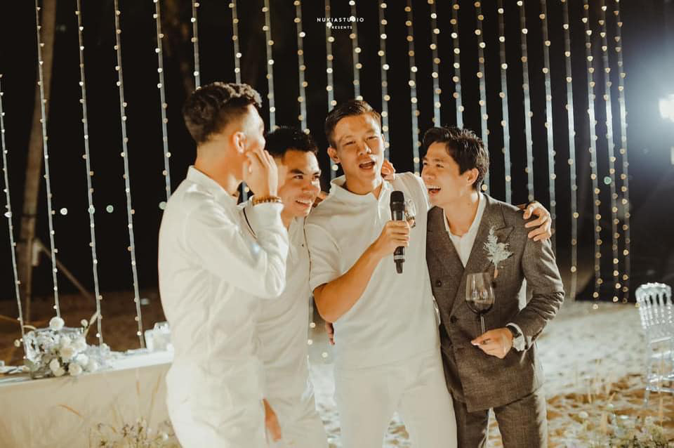 "Họ nhà trai" đồng loạt xả hình đám cưới Công Phượng: Hải Quế dặn dò "vợ luôn đúng nha em" - Ảnh 3. "Họ nhà trai" đồng loạt xả hình đám cưới Công Phượng: Hải Quế dặn dò "vợ luôn đúng nha em" - Ảnh 3.