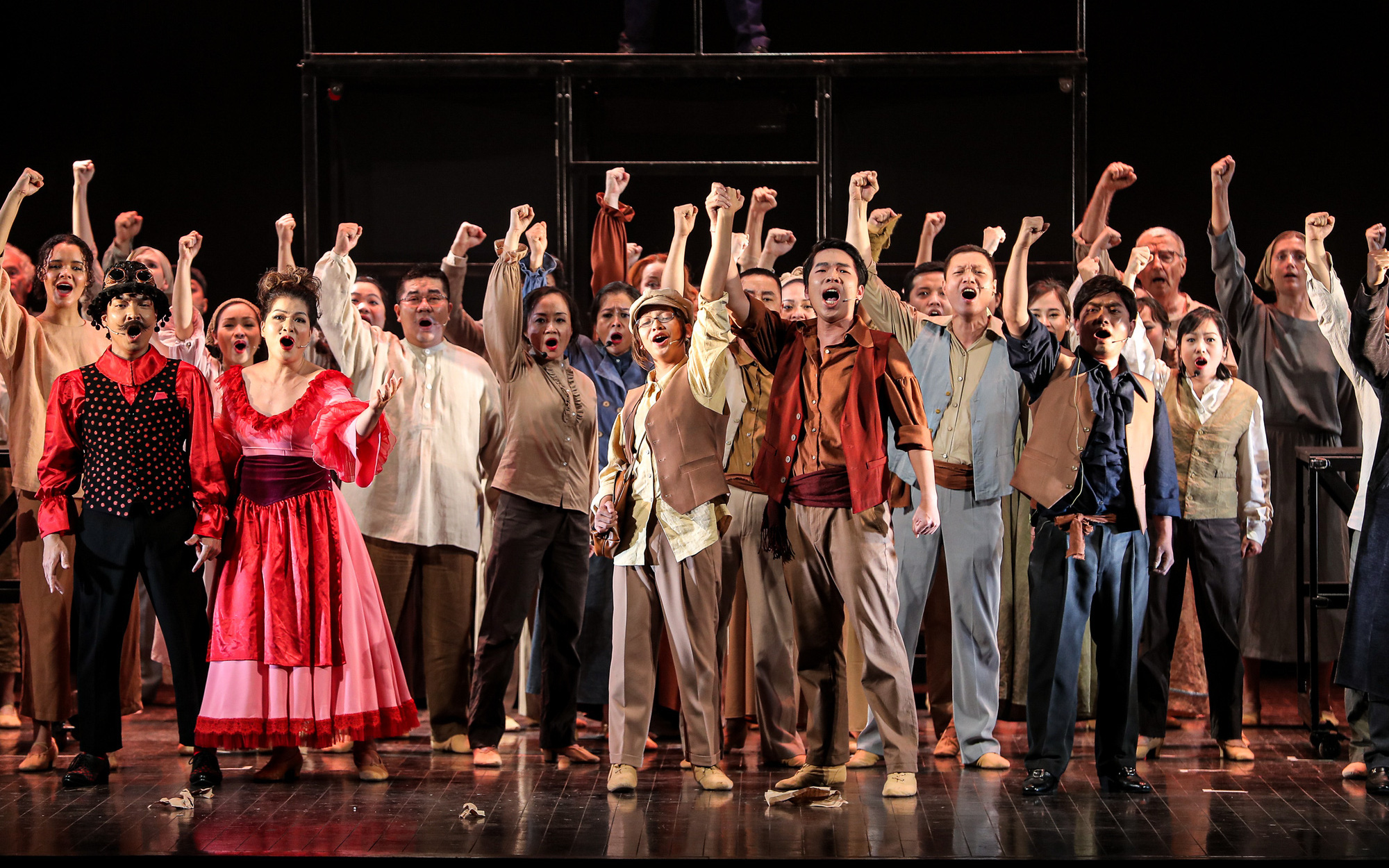 Vở Nhạc kịch ‘Những người khốn khổ’ chinh phục khán giả Thủ đô trong đêm đầu tiên ra mắt