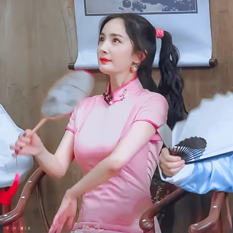 Body Dương Mịch hot tới mức nào: Vòng một căng đầy bức thở, vóc dáng nóng bỏng tới từng milimet - Ảnh 8. Body Dương Mịch hot tới mức nào: Vòng một căng đầy bức thở, vóc dáng nóng bỏng tới từng milimet - Ảnh 8.