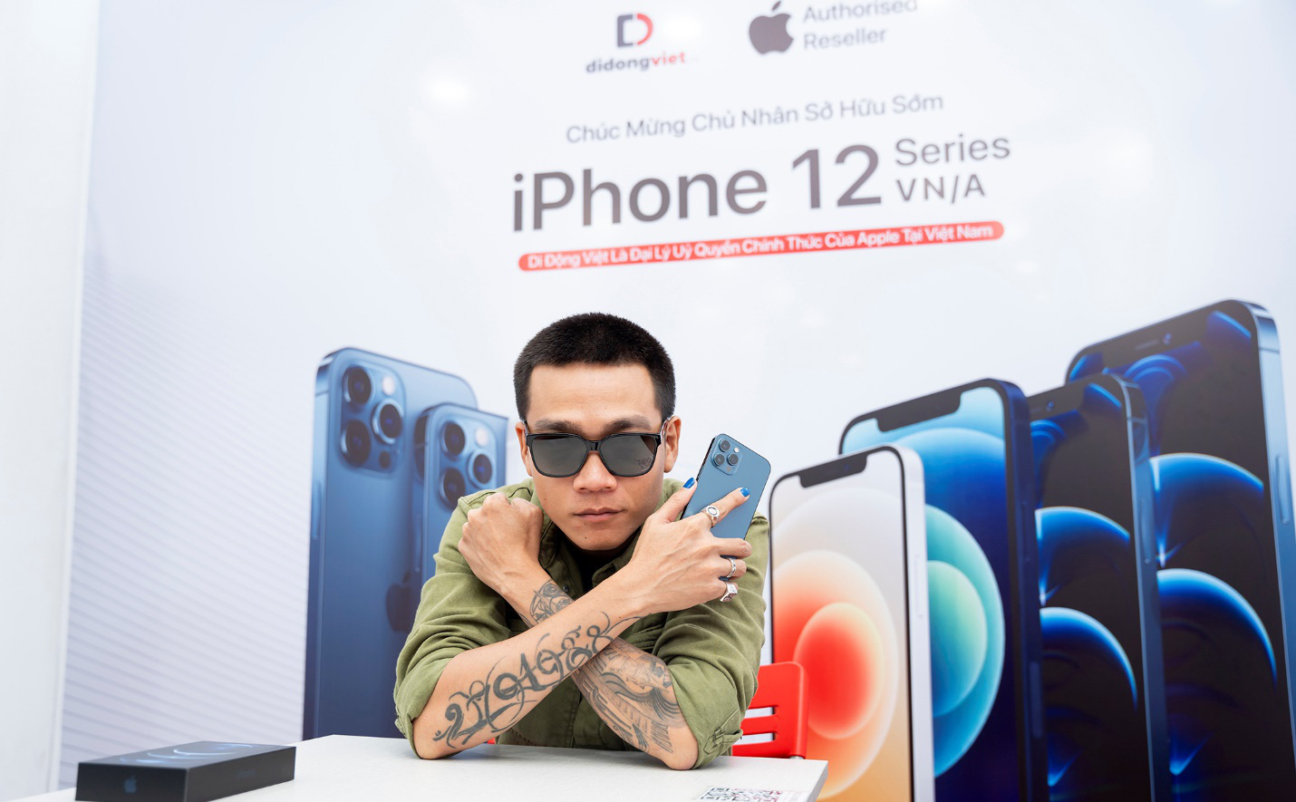 Wowy sở hữu iPhone 12 Pro Max VN/A trong ngày đầu mở bán tại Việt Nam - Ảnh 2. Wowy sở hữu iPhone 12 Pro Max VN/A trong ngày đầu mở bán tại Việt Nam - Ảnh 2.