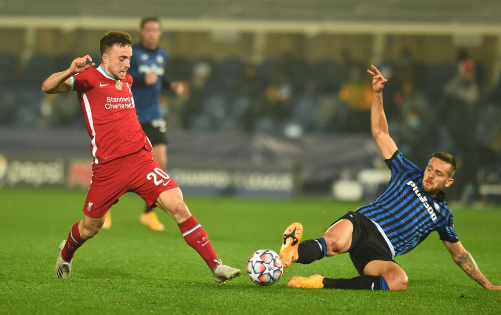 Đồng đội của Ronaldo lập hat-trick, Liverpool &quot;hủy diệt&quot; Atalanta 5-0 - Ảnh 1.