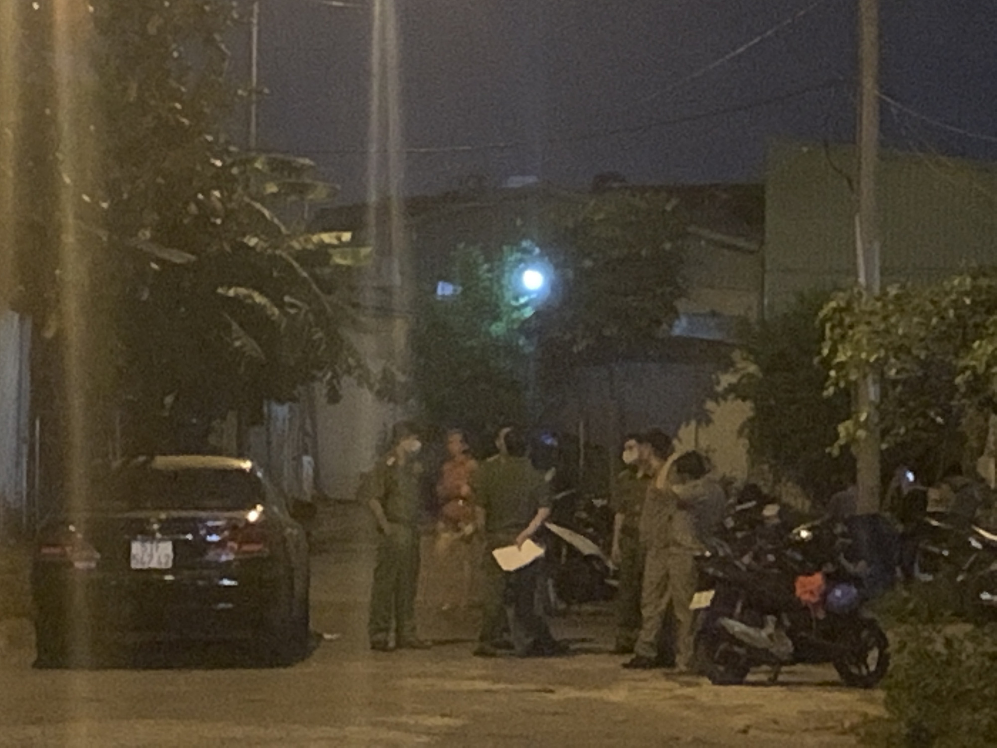 Vụ người phụ nữ bán dâm bị sát hại, cướp tài sản trong khách sạn ở Sài Gòn: Công an phát thông báo truy tìm nghi phạm - Ảnh 4.