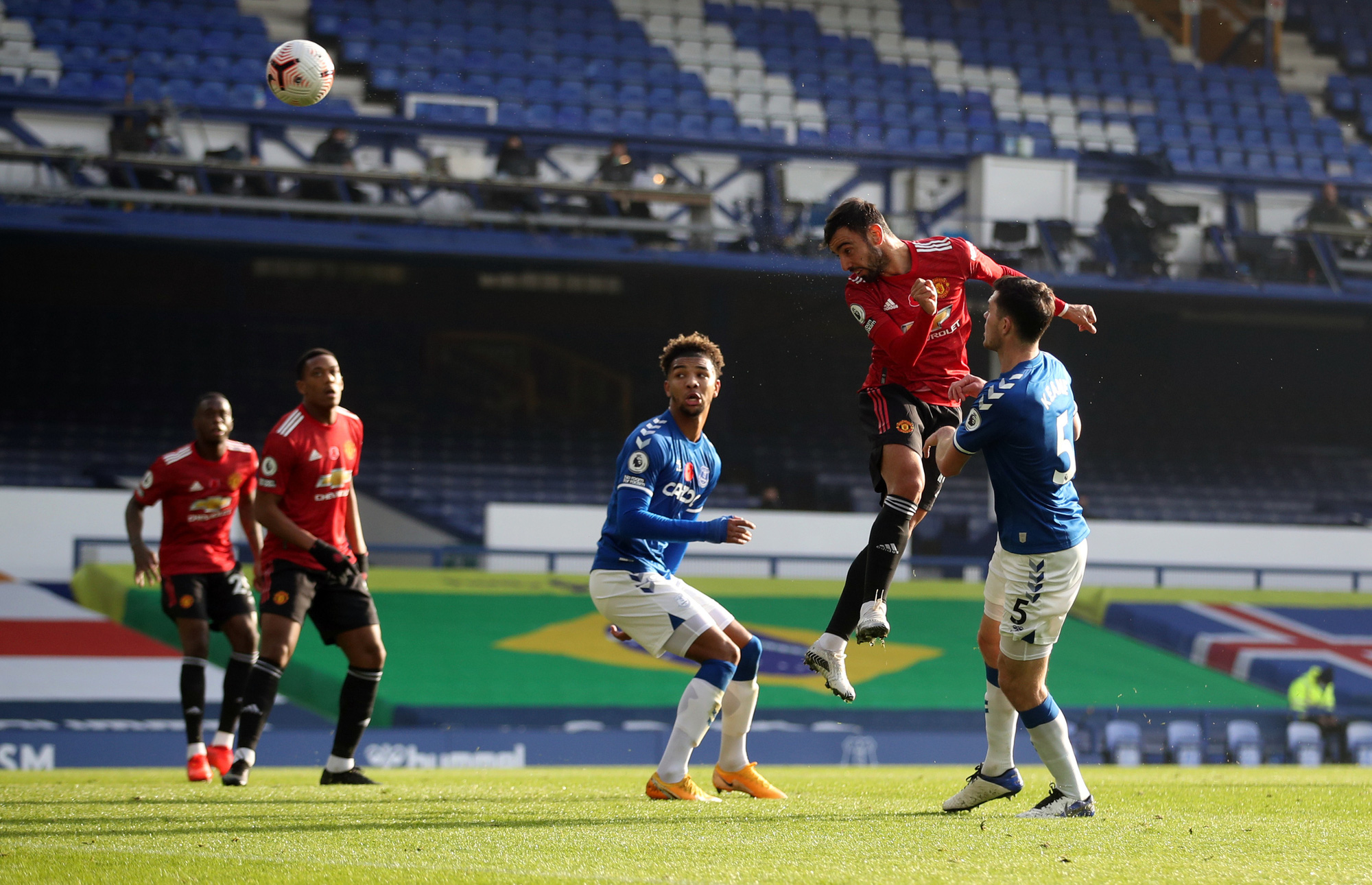 Bruno Fernandes bùng nổ giúp MU đánh bại Everton thuyết phục - Ảnh 4.