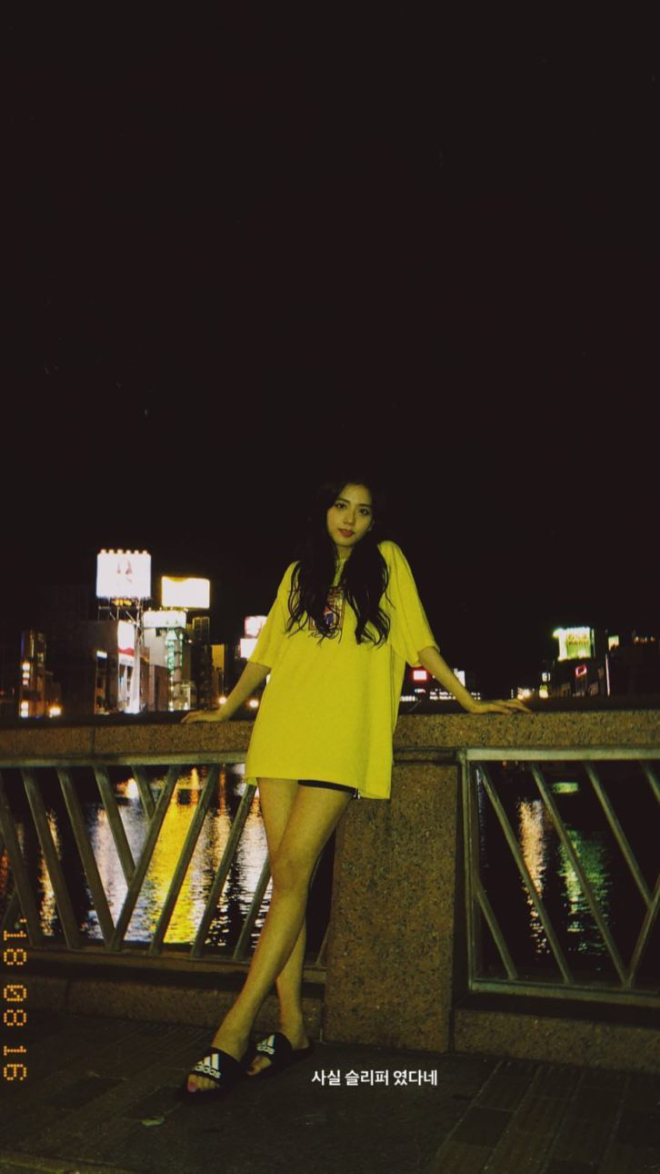 Ảnh nữ thần BLACKPINK đi dép lê, chụp tối thui ở Nhật khiến netizen ghen tị nổ mắt vì... đã xinh thì đứng bờ sông cũng đẹp - Ảnh 10.