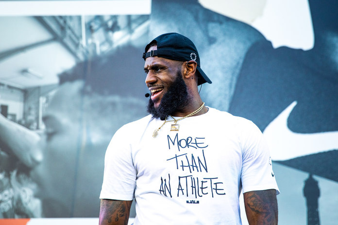 LeBron James xứng đáng nhận giải &quot;Vận động viên của năm&quot;: Thành công vươn xa hơn lĩnh vực thể thao - Ảnh 4.