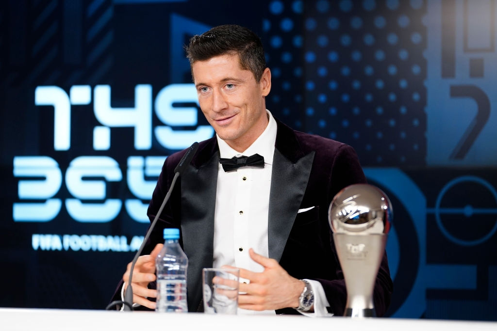 Ronaldo và Messi làm nền cho Lewandowski tại lễ trao giải Cầu thủ xuất sắc nhất thế giới - Ảnh 8.