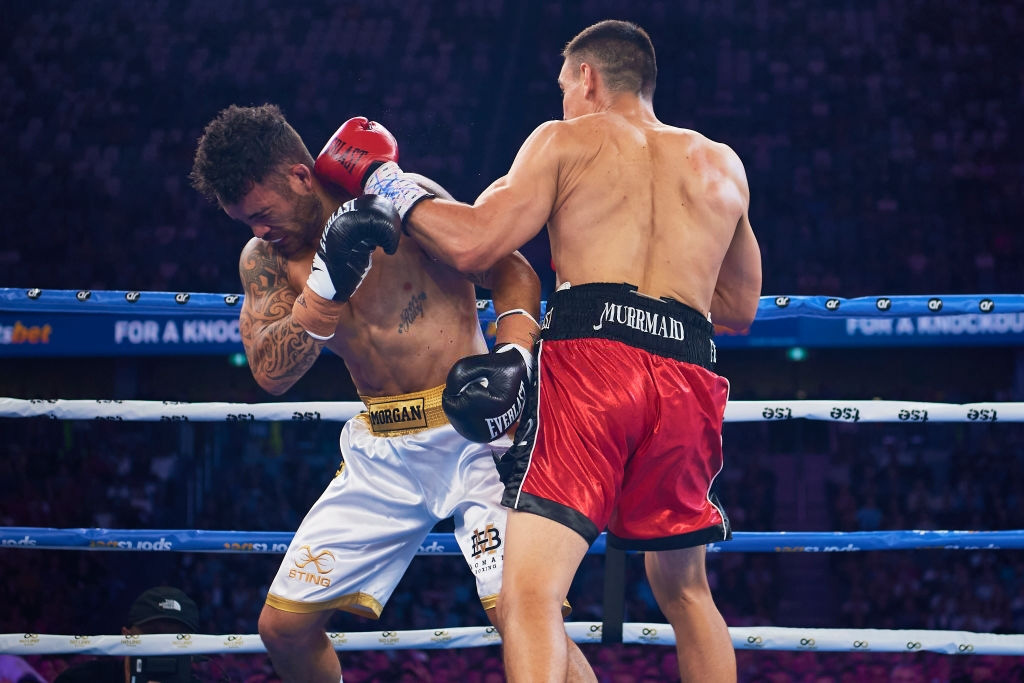 Tài năng sáng giá của làng boxing tung đấm khiến đối thủ văng xa cả mét, giữ vững 2 đai vô địch danh giá - Ảnh 1.