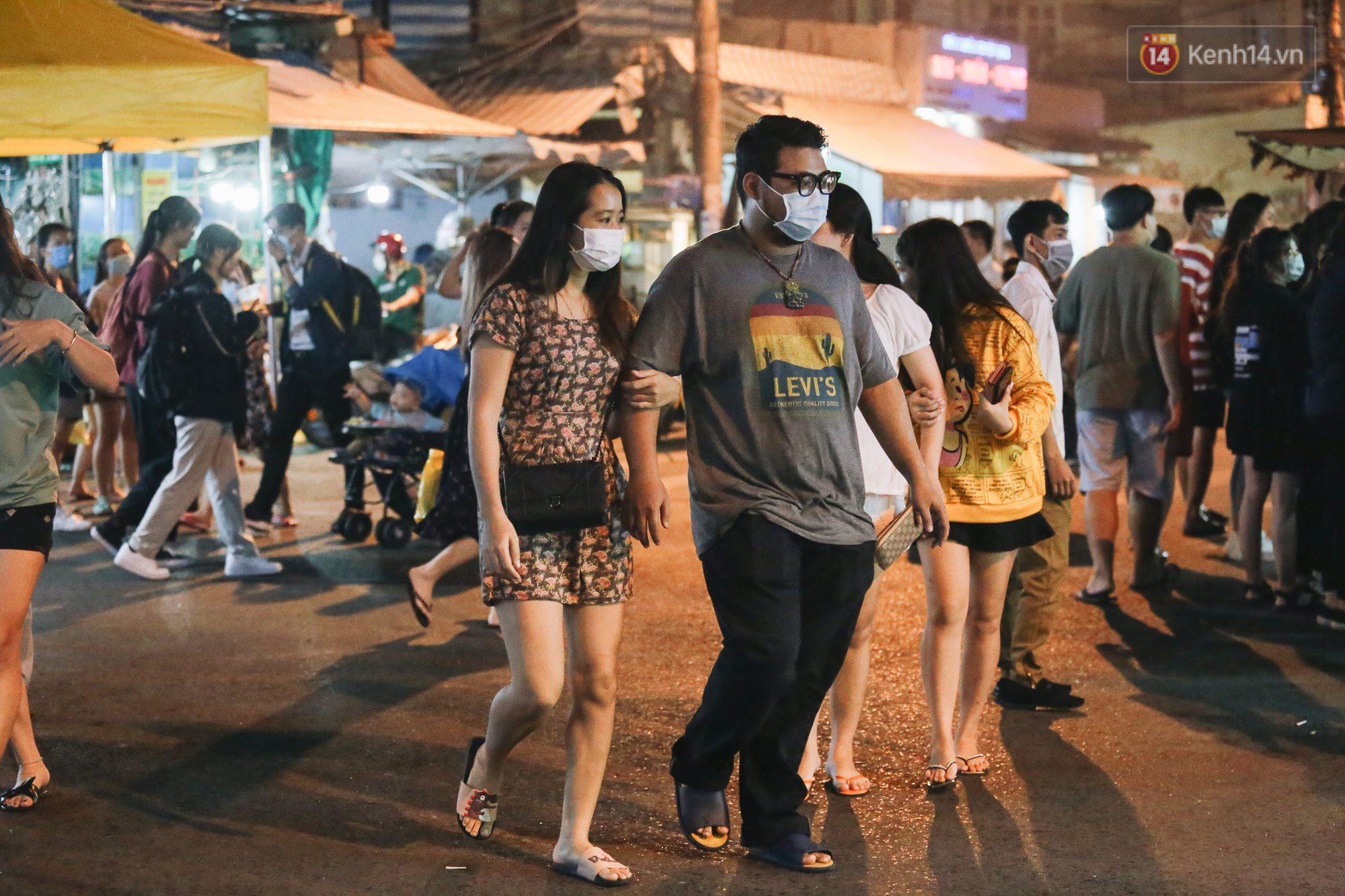 Cận cảnh phố đi bộ đêm thứ 3 vừa hoạt động thử nghiệm ở Sài Gòn - Ảnh 16.