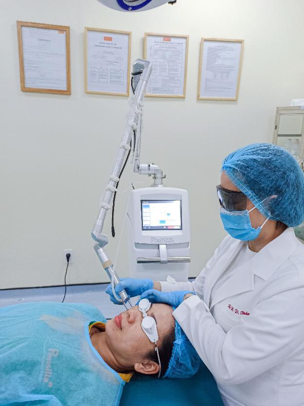 Trị sẹo bằng laser tại phòng khám chuyên khoa da liễu thẩm mỹ Pensilia - Ảnh 3.