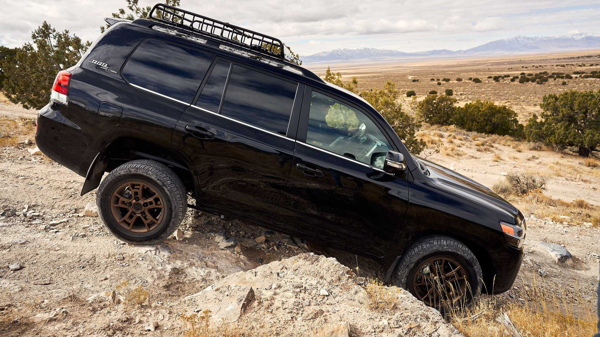 Toyota Land Cruiser bán chậm, chọn cách rút lui ở nhiều thị trường - Ảnh 1.