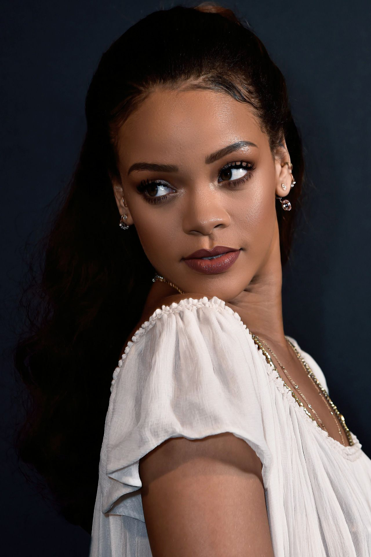 Theo đuổi giấc mơ và bài học đắt giá của ca sĩ giàu nhất thế giới - Rihanna - Ảnh 1.