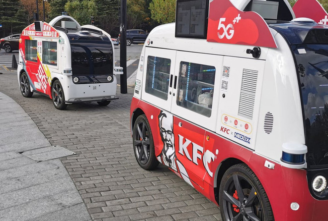 KFC dùng ô tô tự lái để giao gà rán ở Trung Quốc - Ảnh 1.