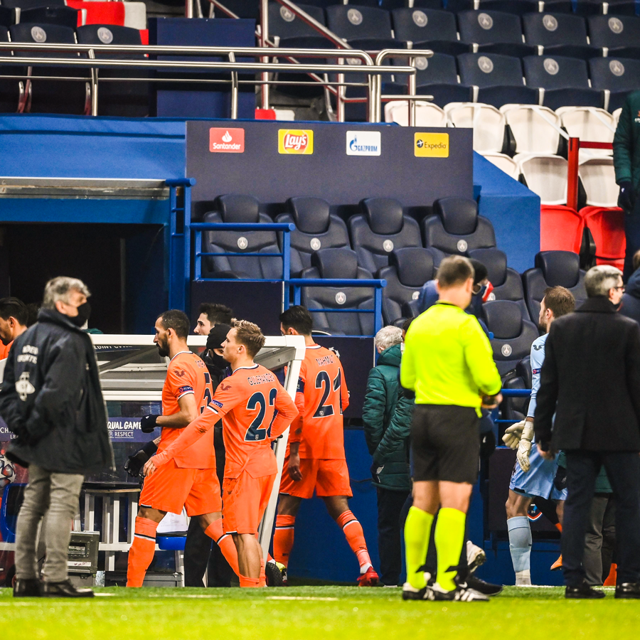 Biến căng Champions League: Trợ lý trọng tài &quot;phân biệt chủng tộc&quot;, cầu thủ PSG và Istanbul dắt nhau rời sân  - Ảnh 6.