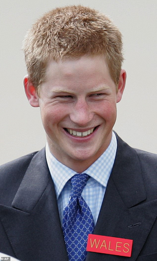 Hoàng tử Harry phải đi trị rụng tóc vì mảng hói trên đầu to gấp đôi kể từ khi cưới Meghan Markle  - Ảnh 4.