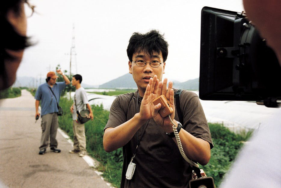 Góc khuất sau hào quang của đạo diễn &quot;Ký Sinh Trùng&quot; Bong Joon Ho: Từ &quot;tai bay vạ gió&quot; quấy rối tình dục cùng Won Bin cho tới người đàn ông vàng của điện ảnh Hàn Quốc - Ảnh 3.