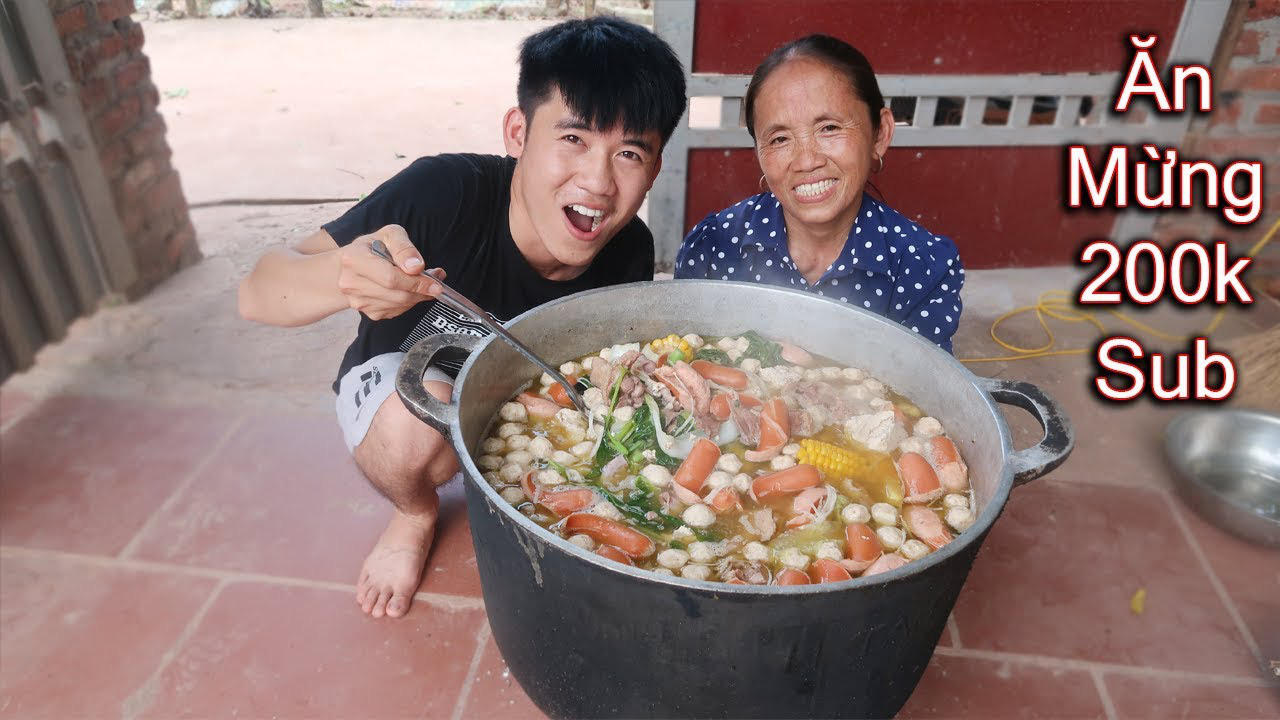 Bà Tân Vlog làm món trứng đà điểu khổng lồ, cộng đồng mạng nhanh mắt nhận ra sự kết hợp dễ gây ngộ độc của món ăn - Ảnh 7.