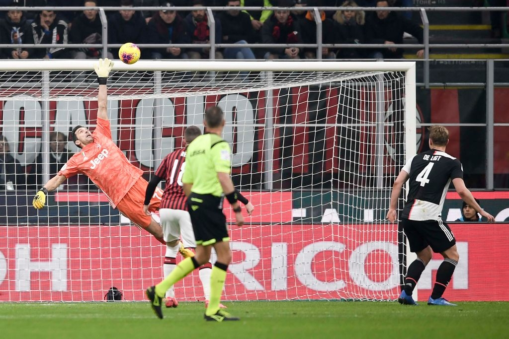 Ronaldo tiếp tục lập công cứu Juventus thoát khỏi trận thua trước AC Milan - Ảnh 2. Ronaldo tiếp tục lập công cứu Juventus thoát khỏi trận thua trước AC Milan - Ảnh 2.