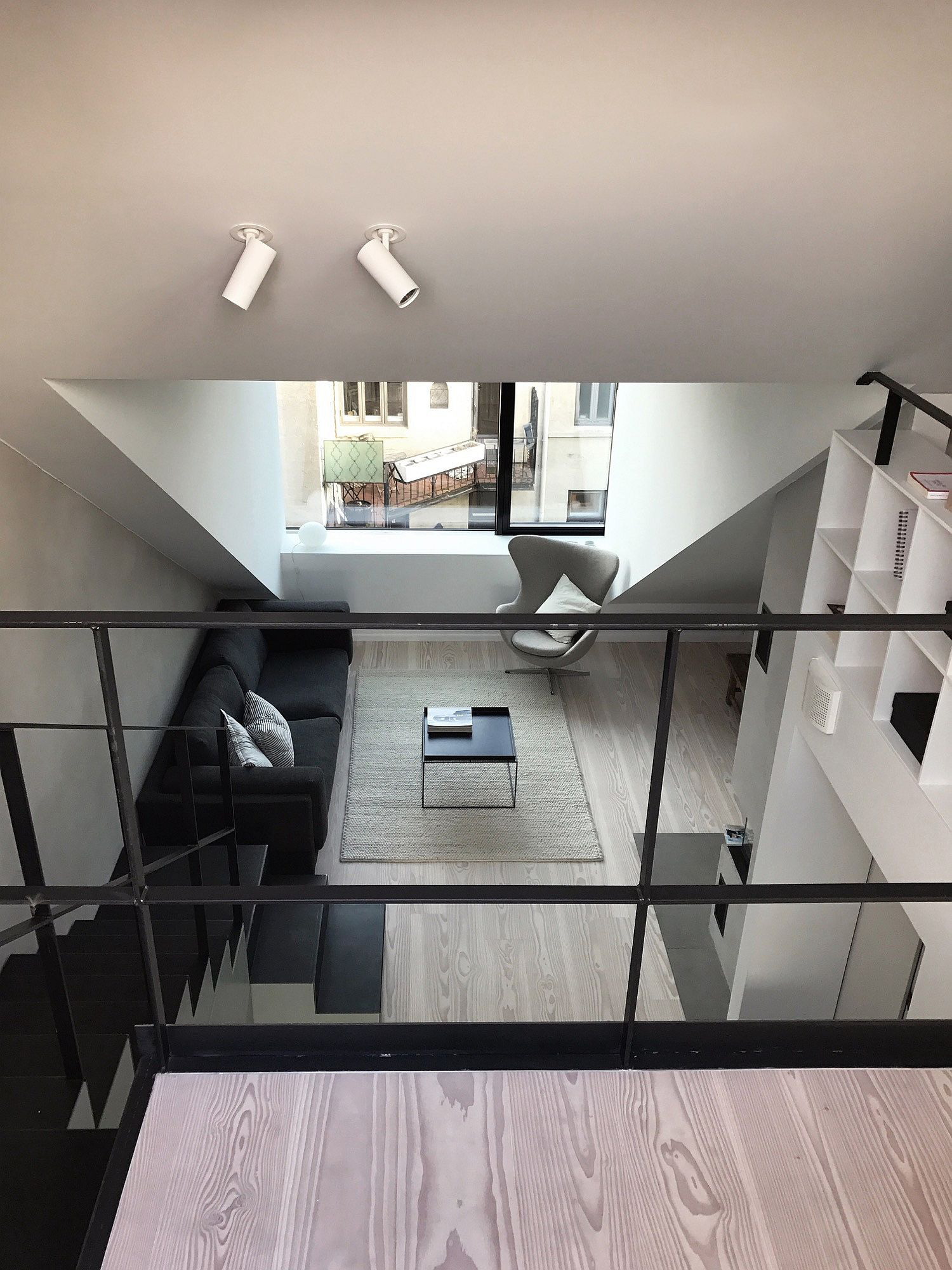 Biến hóa gác xép cũ ở thành phố Oslo thành căn hộ hiện đại, xinh xắn mới thấy bạn đã phải chết mê - Ảnh 6. Biến hóa gác xép cũ ở thành phố Oslo thành căn hộ hiện đại, xinh xắn mới thấy bạn đã phải chết mê - Ảnh 6.