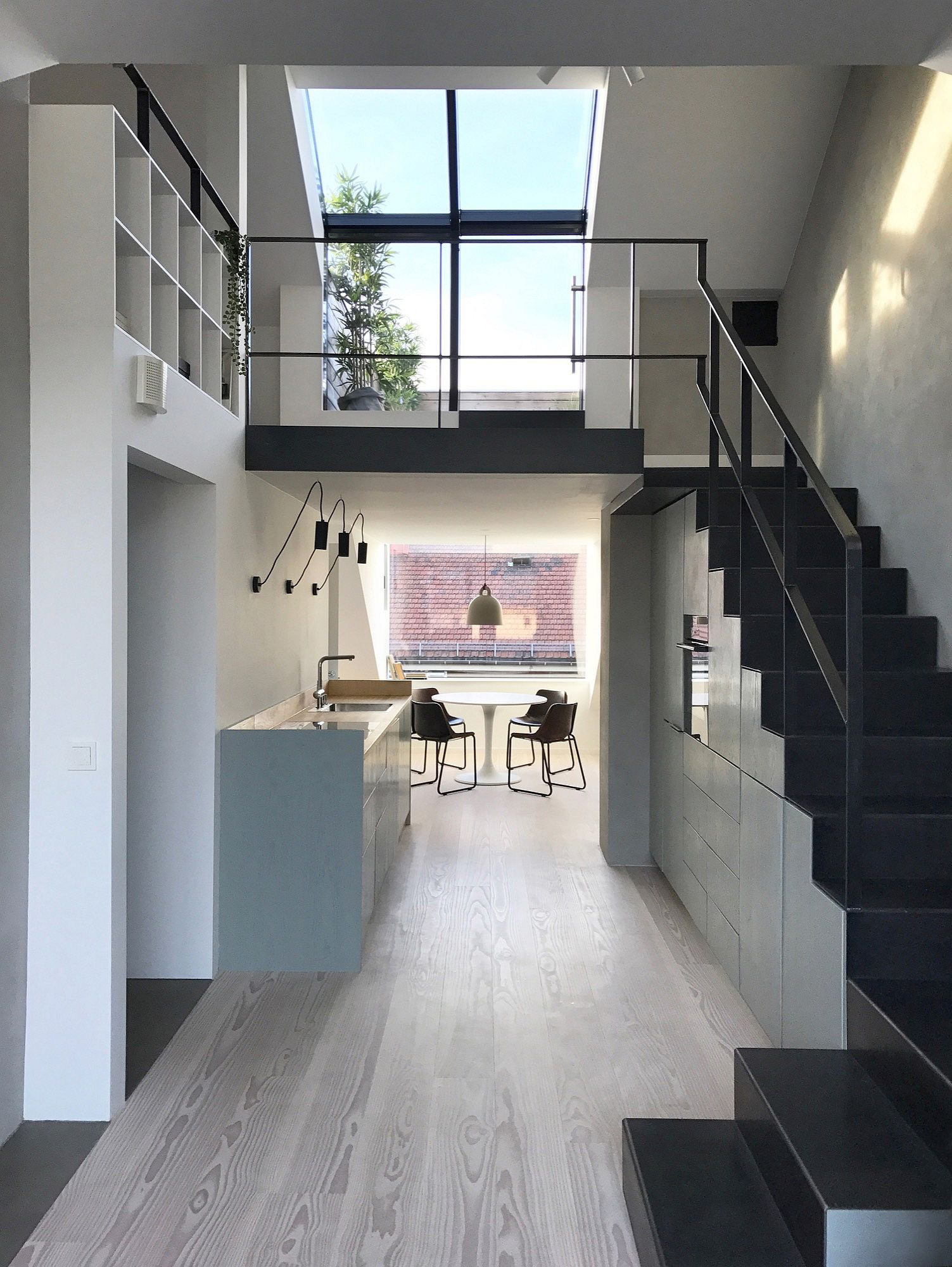 Biến hóa gác xép cũ ở thành phố Oslo thành căn hộ hiện đại, xinh xắn mới thấy bạn đã phải chết mê - Ảnh 9. Biến hóa gác xép cũ ở thành phố Oslo thành căn hộ hiện đại, xinh xắn mới thấy bạn đã phải chết mê - Ảnh 9.