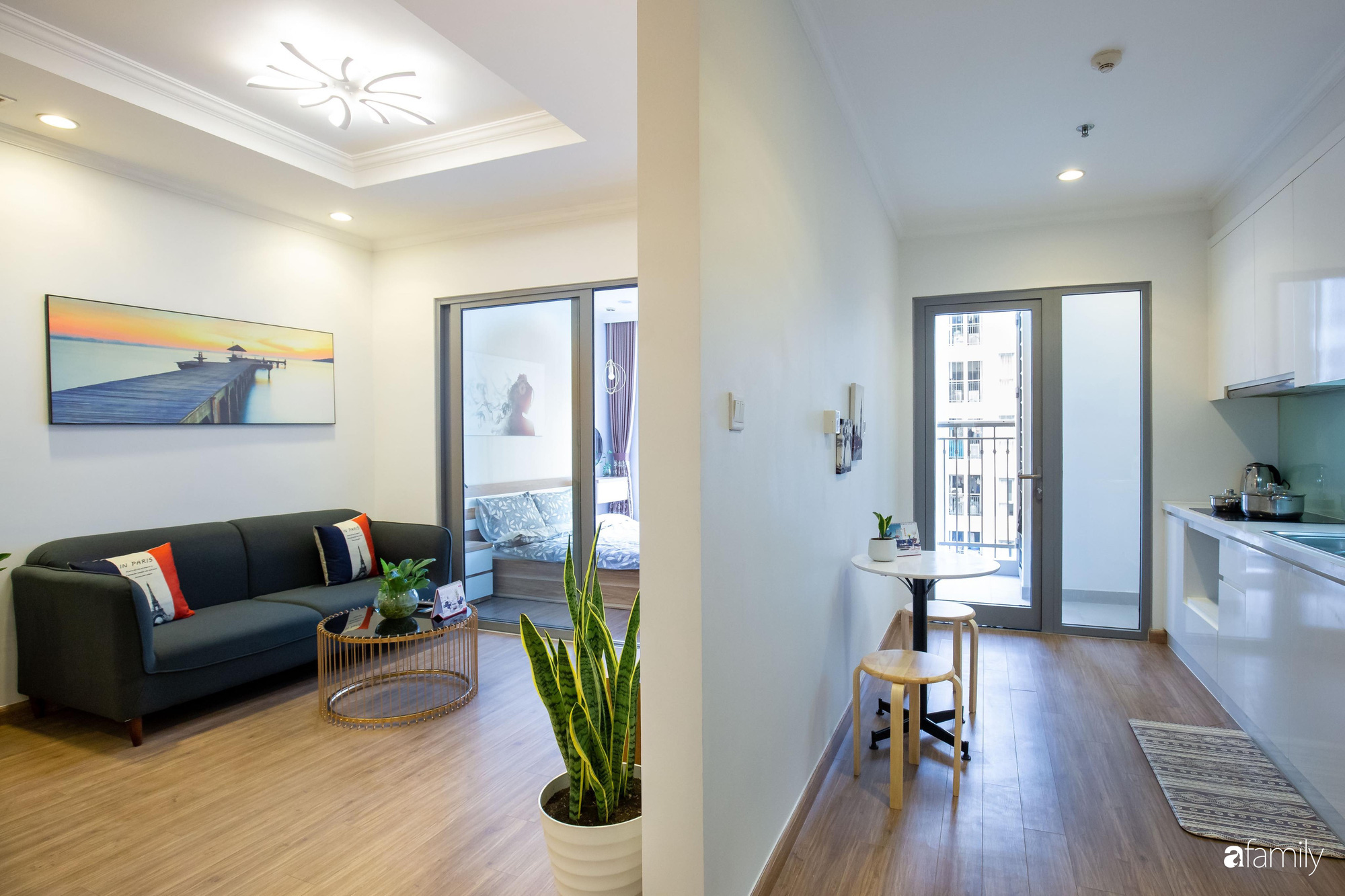 Thiết kế đơn giản với nội thất tiện nghi, căn hộ 53m2 trên tầng cao khiến nhiều người ao ước sở hữu ở Hà Nội - Ảnh 5. Thiết kế đơn giản với nội thất tiện nghi, căn hộ 53m2 trên tầng cao khiến nhiều người ao ước sở hữu ở Hà Nội - Ảnh 5.