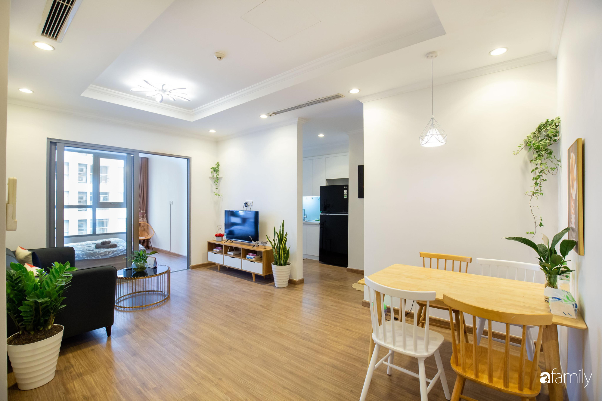 Thiết kế đơn giản với nội thất tiện nghi, căn hộ 53m2 trên tầng cao khiến nhiều người ao ước sở hữu ở Hà Nội - Ảnh 2. Thiết kế đơn giản với nội thất tiện nghi, căn hộ 53m2 trên tầng cao khiến nhiều người ao ước sở hữu ở Hà Nội - Ảnh 2.