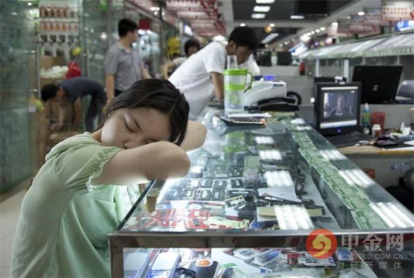 Chợ điện tử lớn nhất Trung Quốc đóng cửa vì COVID-19, thương nhân mò mẫm tìm cách sinh tồn - Ảnh 8. Chợ điện tử lớn nhất Trung Quốc đóng cửa vì COVID-19, thương nhân mò mẫm tìm cách sinh tồn - Ảnh 8.