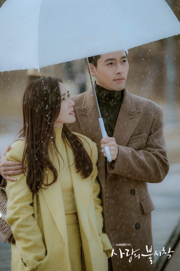 Nhóm "F4 Bắc Hàn" nhận xét về đại úy Triều Tiên Ri Jung Hyeok - Hyun Bin khiến các fan rụng tim - Ảnh 1. Nhóm "F4 Bắc Hàn" nhận xét về đại úy Triều Tiên Ri Jung Hyeok - Hyun Bin khiến các fan rụng tim - Ảnh 1.