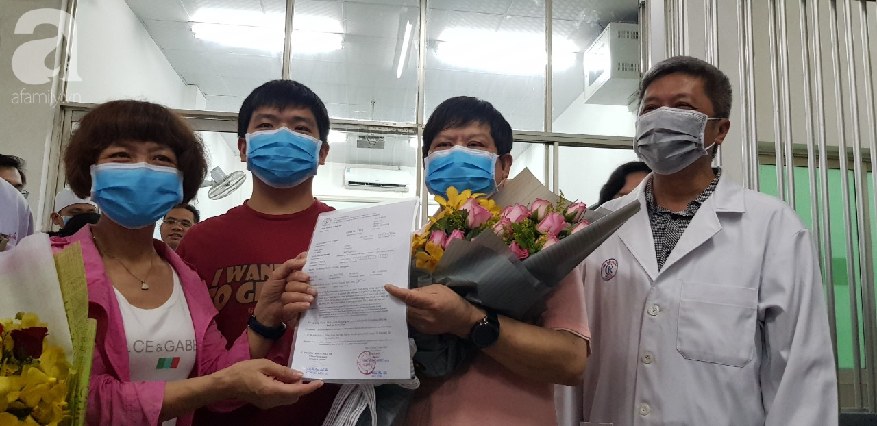 Xúc động bức thư cha con người Trung Quốc nhiễm Covid-19 được chữa khỏi bệnh gửi đến bác sĩ Bệnh viện Chợ Rẫy - Ảnh 1.